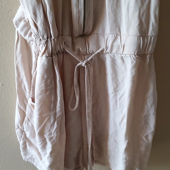 Rue 21 light tan short sleeve romper - Picture 5 of 5